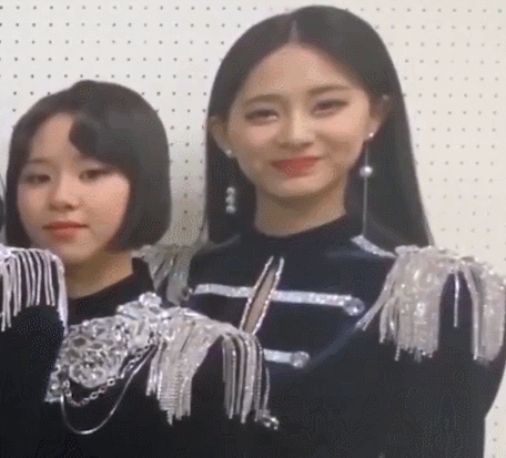 ChaeTzu-Smile-Wave-2019-12-31.gif