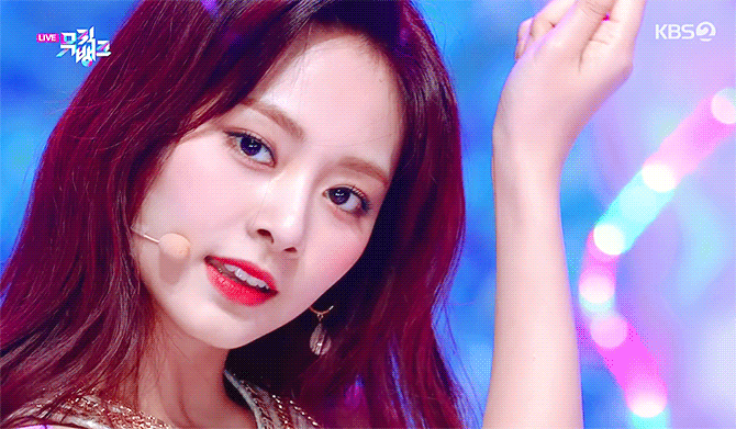 Tzuyu-Ending-Fairy)-KBS-Music-Bank-more-and-more-2020-06-05.gif