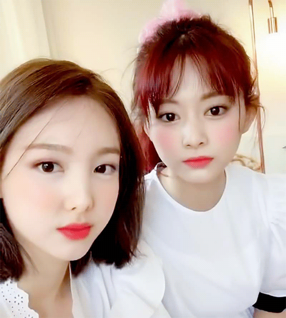 natzu-nayeon-tzuyu-2020-07-03-tiktok.gif