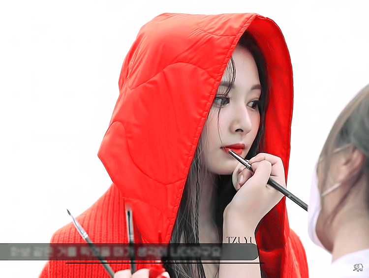 Coach-Light-Orange-Windbreaker-Coat-2021-Tzuyu.gif
