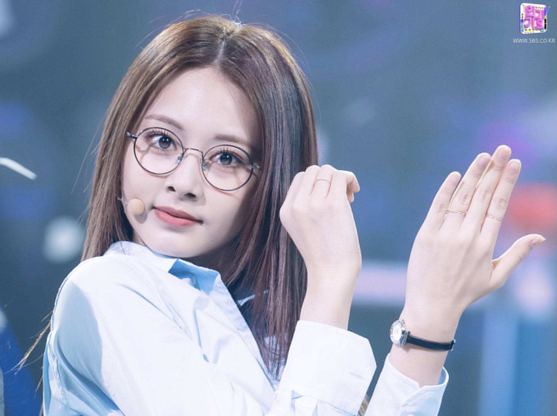 (Tzuyu) SBS Inkigayo PD Note 2021-11-25 Glasses Girl 02.jpg