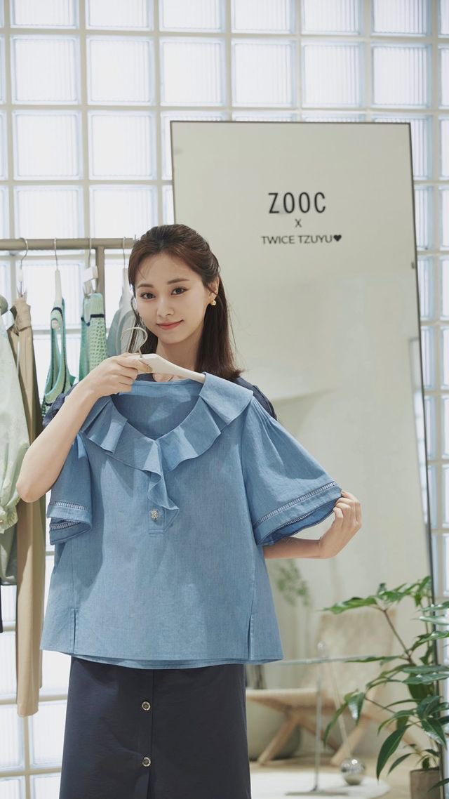 Tzuyu Visit ZOOC Store to Try Summer Clothes 2022-04-18  (A).jpg