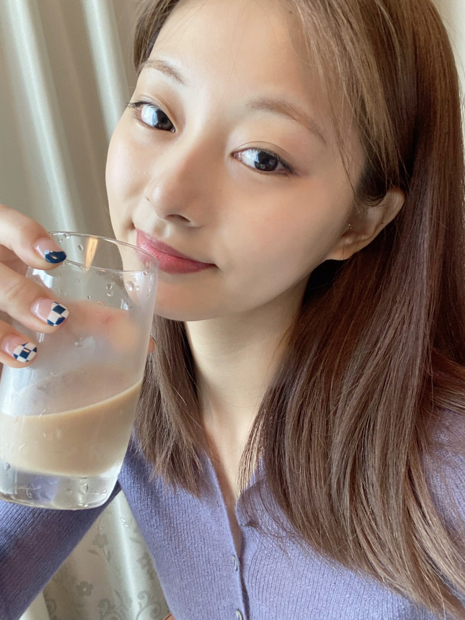 周子瑜素顏豆漿咖啡（喝光機場貴賓室 VIP room 的豆漿咖啡）2022-04-26.jpg