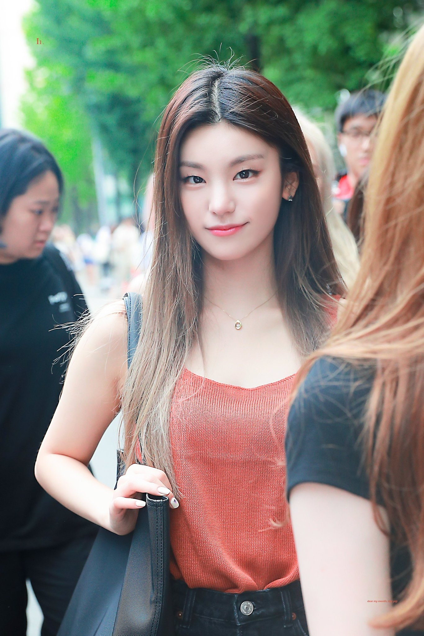 ITZY-Yeji-2019- (70).jpg