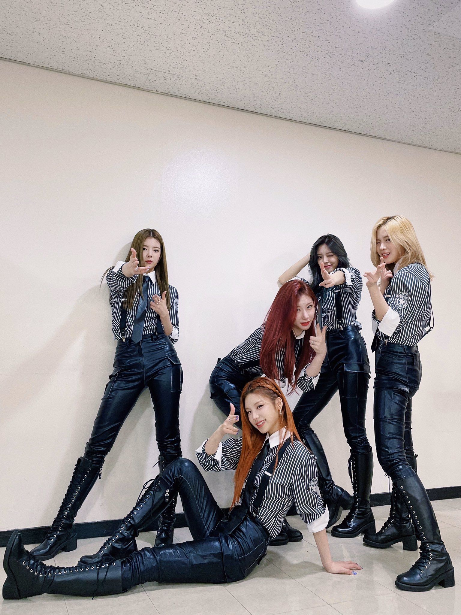 ITZY-Yeji-2022 (19).jpg