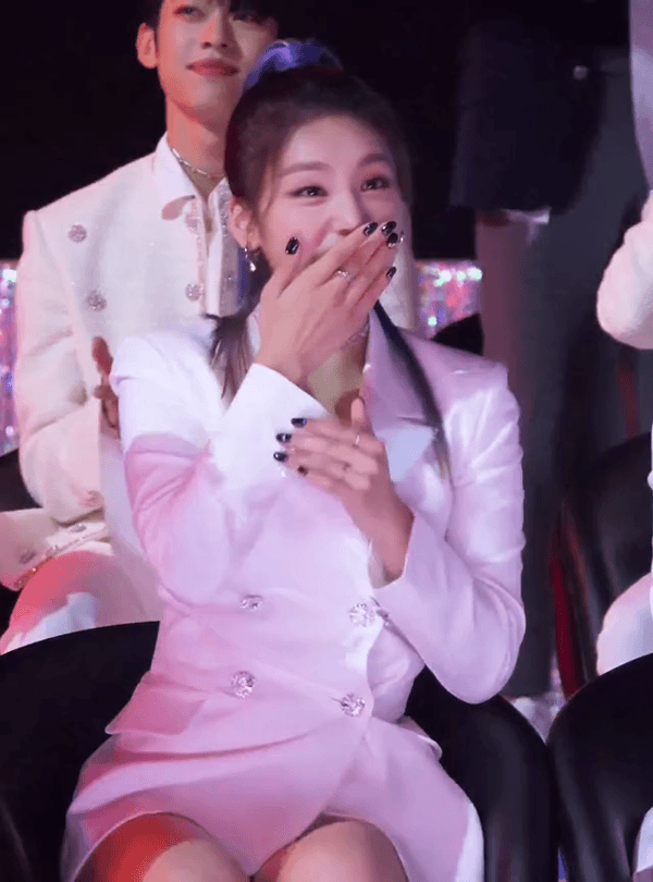 ITZY-Yeji-2022 (33).gif