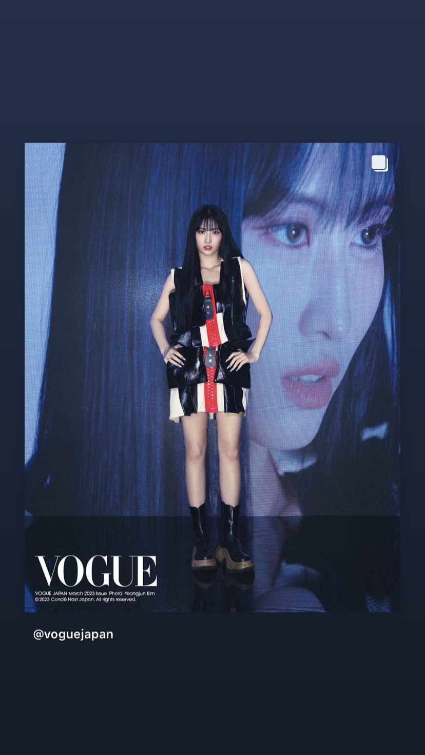 MOMO-VOGUE-black-white-big-zipper.jpg